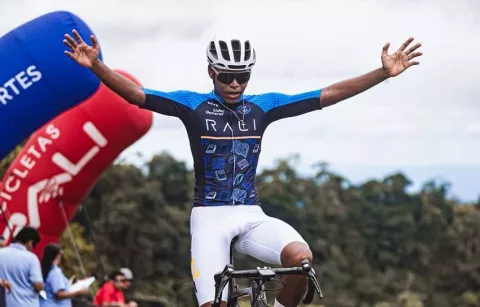 Jahaziel Martínez domina en Cordillera y consolida su liderato en la Vuelta de la Juventud 2026