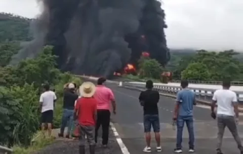 Accidente fatal en Viguí: Muere conductor de camión cisterna cargado de combustible