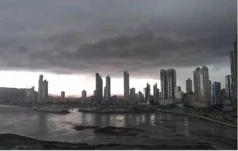 IMHPA advierte sobre fuerte inestabilidad atmosférica y tormentas eléctricas para hoy