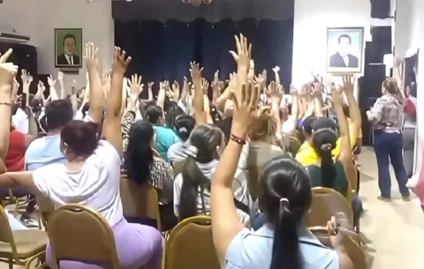 Padres del Colegio Papa Francisco acuerdan mantener clases virtuales y descartan traslados