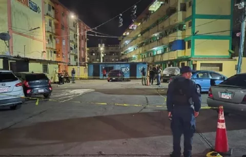 Investigan balacera en el multifamiliar Divino Niño en Colón que dejó tres heridos