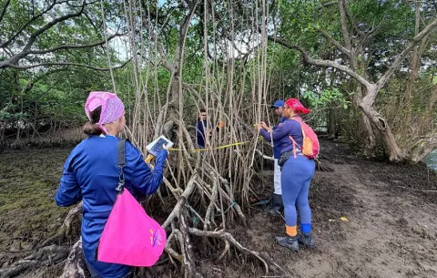 Efectúan gira exploratoria en Santa Isabel para proyectos pilotos de conservación marina