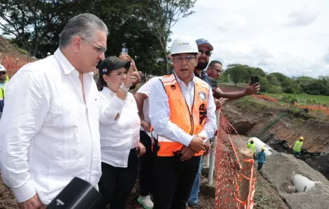 Gobierno supervisa  avances del alcantarillado sanitario en David Chiriquí 