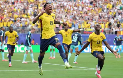 Ecuador remonta ante Alemania, clasifica a dieciseisavos y Costa de Marfil avanza