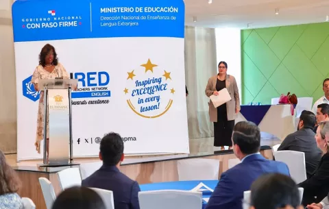 Maestros impulsan la enseñanza del inglés en Congreso Nacional del Meduca