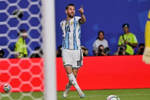 Messi, terror para Argelia, y Argentina ratifica su favoritismo