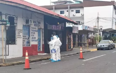 Tragedia en David: Asesina a su expareja a machetazos frente a sus hijos en pleno restaurante