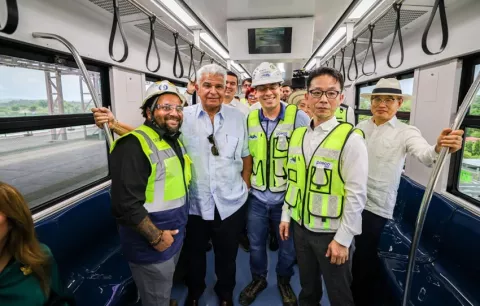 Mulino inspecciona Línea 3 del Metro: Proyecto alcanza 77% de avance