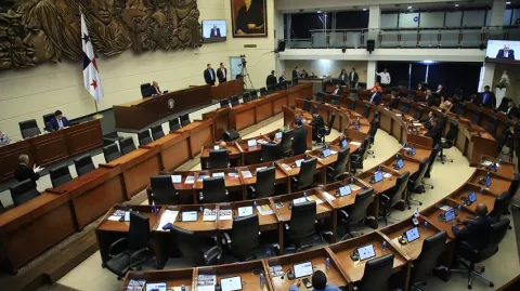 Diputados se convierten en 'viajeros frecuentes' y gastan cerca de $100 mil en viajes