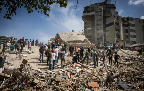 El olor a putrefacción comienza a sentirse en la zona golpeada por terremotos en Venezuela