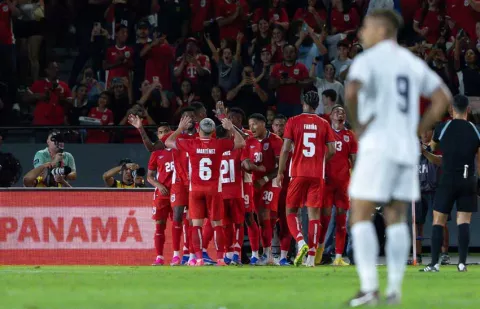 Panamá se despide de su afición venciendo a República Dominicana