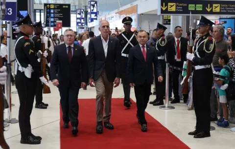Presidentes de Guatemala y Honduras, además del vicepresidente de El Salvador, llegan a Panamá