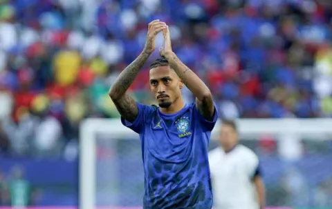 Raphinha se lesiona y es baja indefinida para Brasil en el Mundial