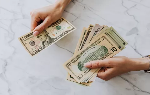Salario pretendido en Panamá sube levemente en mayo, pero arrastra caída de casi 7% en 2026