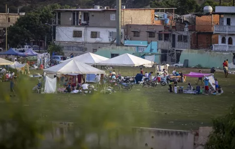 Tragedia en Venezuela: Damnificados claman por ayuda tras los terremotos que dejan casi 600 muertos