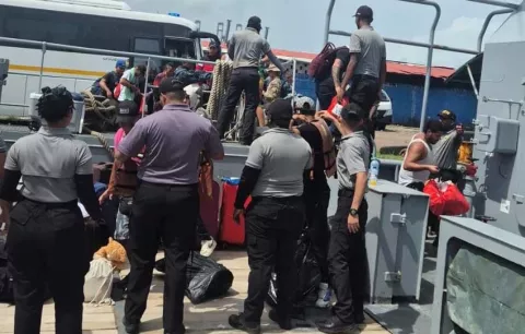 Movilizan a 116 migrantes desde Colón hacia Guna Yala bajo el esquema de "Flujo Inverso Controlado"