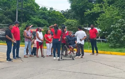 Pacientes de hemodiálisis amenazan con cierre en policlínica  Horacio Díaz Gómez de Santiago