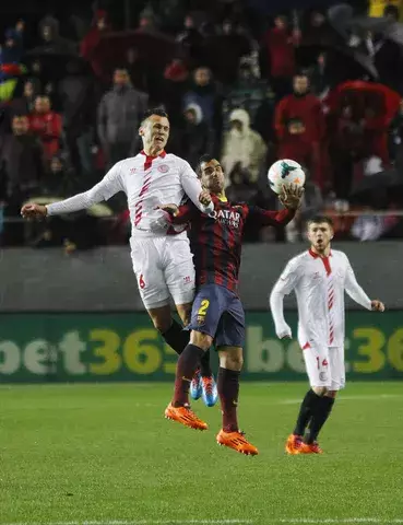 El Barcelona remonta en Sevilla y recupera el liderato