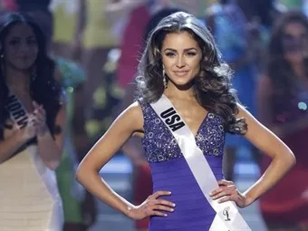 Culpo empeñó su corona de Miss Universo