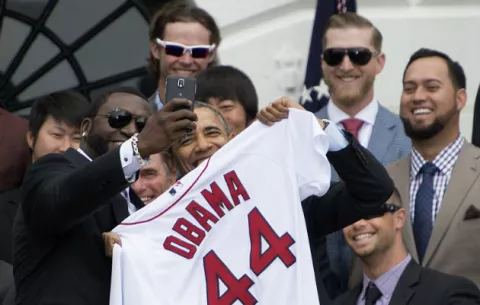 Autofoto de Obama con "Big Papi" preocupa a la Casa Blanca