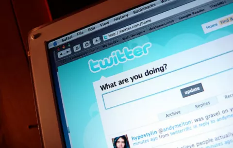 Llevan a juicio a 3 saudíes por instigar al terrorismo en Twitter
