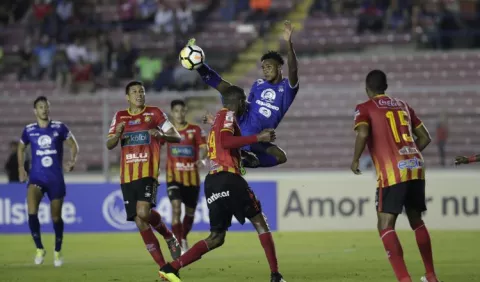 Árabe Unido se queda corto frente al Herediano