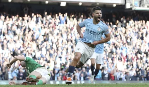 Agüero la rompe, pero no lo llaman