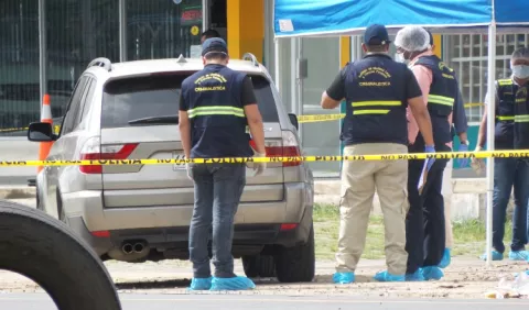   Tres  muertos eran transportados en una camioneta de lujo