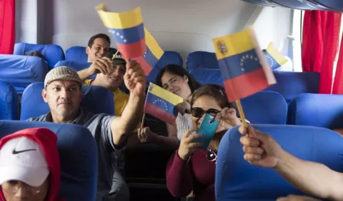Vuelo fletado por Maduro retorna a grupo de   venezolanos 