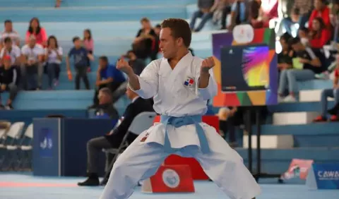 Héctor Censión necesita ayuda para seguir en el karate