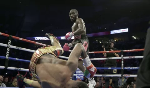 Crawford vence cómodo  