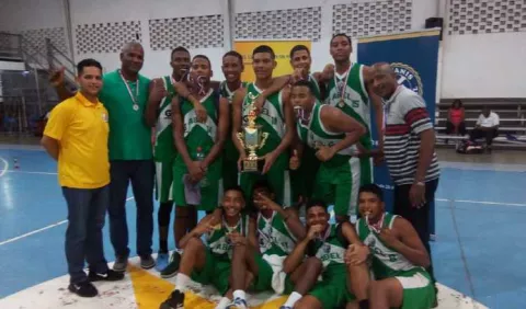 Abel Bravo logra títulos en baloncesto