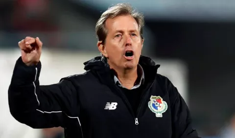 Gary Stempel, Julio Dely o un extranjero, el dilema