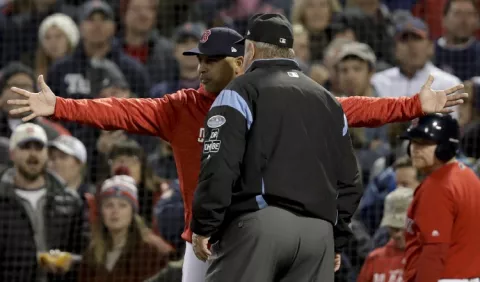 Medias Rojas al estilo Alex Cora