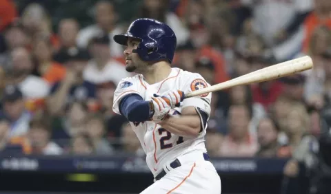 Altuve, operado de la rodilla