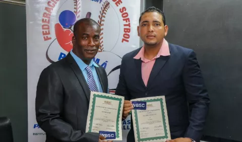 Softbol panameño con jueces internacionales