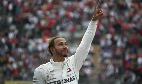 Lewis Hamilton  es pentacampeón