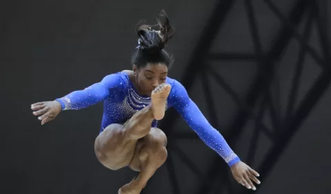 Biles con otro título