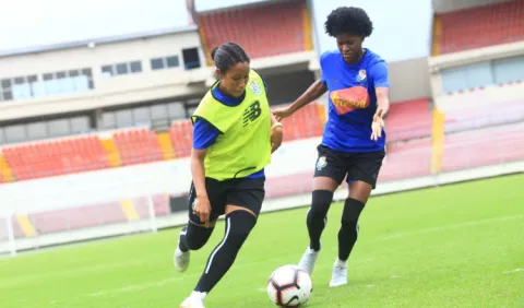 Selección femenina de Panamá entrena con cánticos argentinos