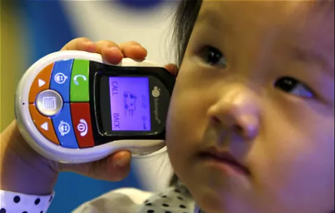 El Reino Unido analizará el efecto de los teléfonos celulares en los niños
