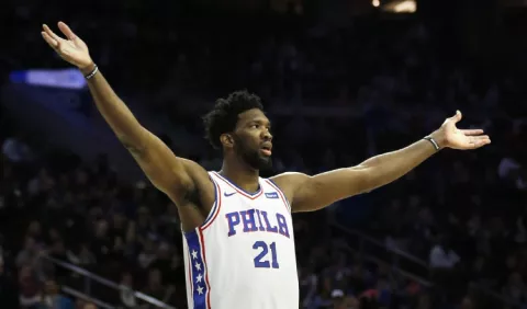 Embiid estuvo fino 