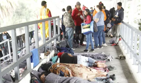 Caravana llega al centro de México y avanza a hacia la capital
