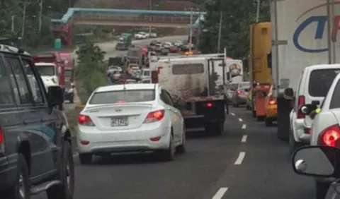 Retornos viales provocan tranques
