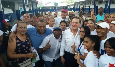 Diputado Raúl Pineda asolea a Laurentino 'Nito' Cortizo en redes sociales