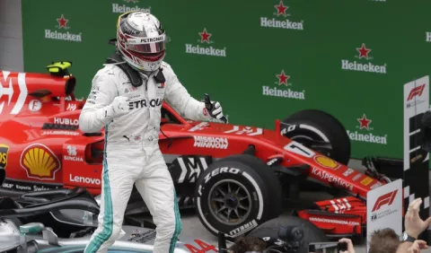 Lewis Hamilton muestra su orgullo en Brasil