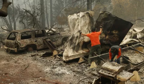 California: Los incendios "Camp Fire"  y "Woolsey Fire" siguen creciendo