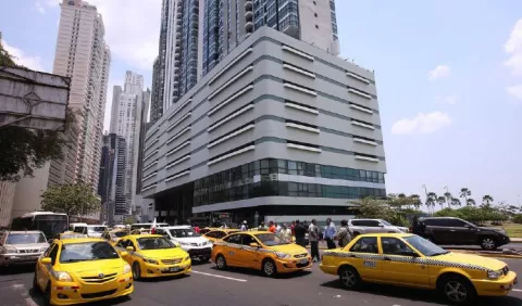 Taxistas aumentan el costo del pasaje sin consultar a autoridades