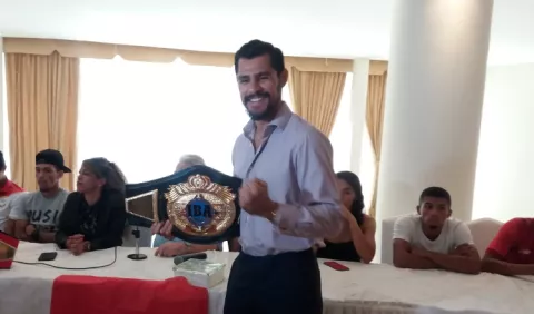 Mexicano Estrella busca  alzar el título a costilla de Durán
