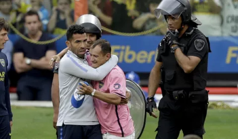Aliento infatigable de los hinchas de Boca durante un entrenamiento