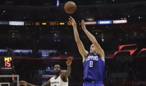 Clippers  triunfan en la prórroga 